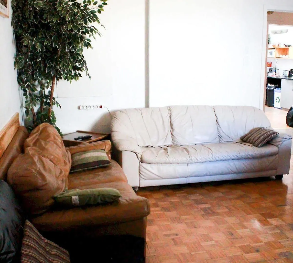 Auberge L'Apero Montreal Hostel